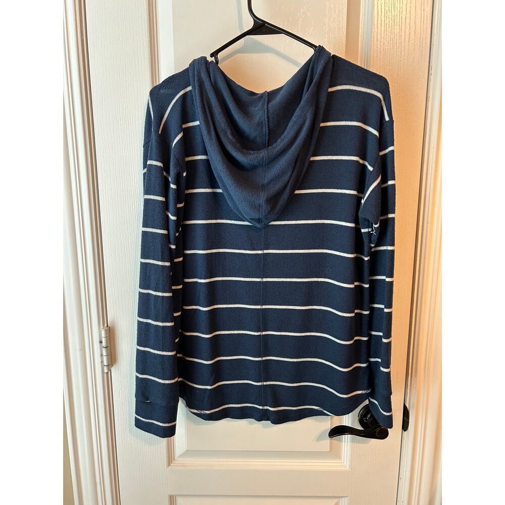Navy and White Pullover Hoodie Soft Market & Spruce - Picture 2 of 6